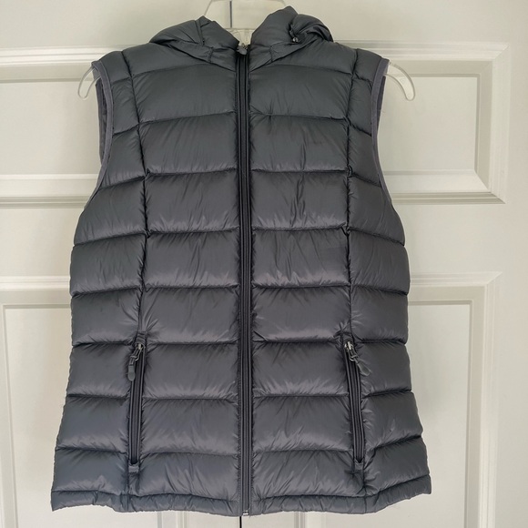 NWT Charter Club Gray Puffer Vest Size Medium - Picture 2 of 14